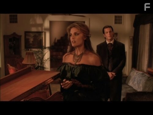 Tracy Scoggins in Бухта Данте (2005)