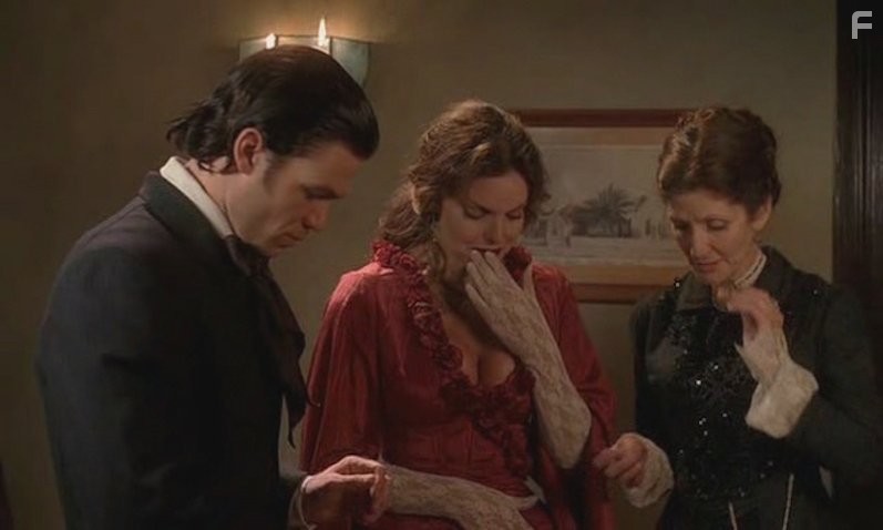 Tracy Scoggins, William Gregory Lee, and Diane Davisson in Бухта Данте (2005)