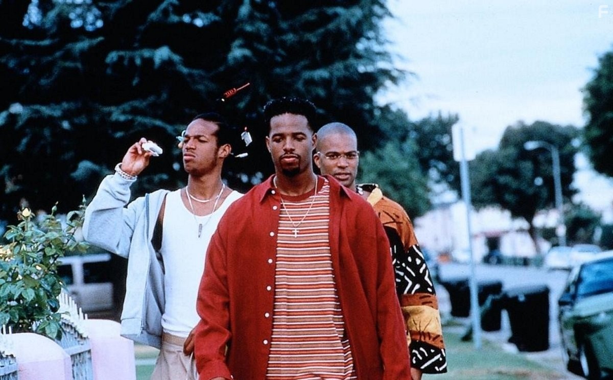 Marlon Wayans, Chris Spencer, and Shawn Wayans in Не грози южному централу, попивая сок у себя в квартале (1996)
