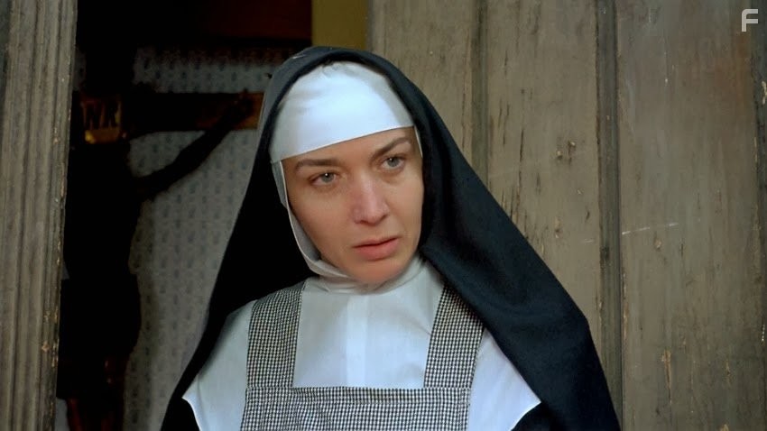 Marisa Paredes in Нескромное обаяние порока (1983)