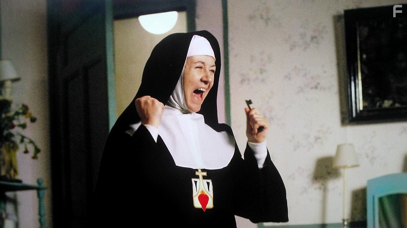 Julieta Serrano in Нескромное обаяние порока (1983)