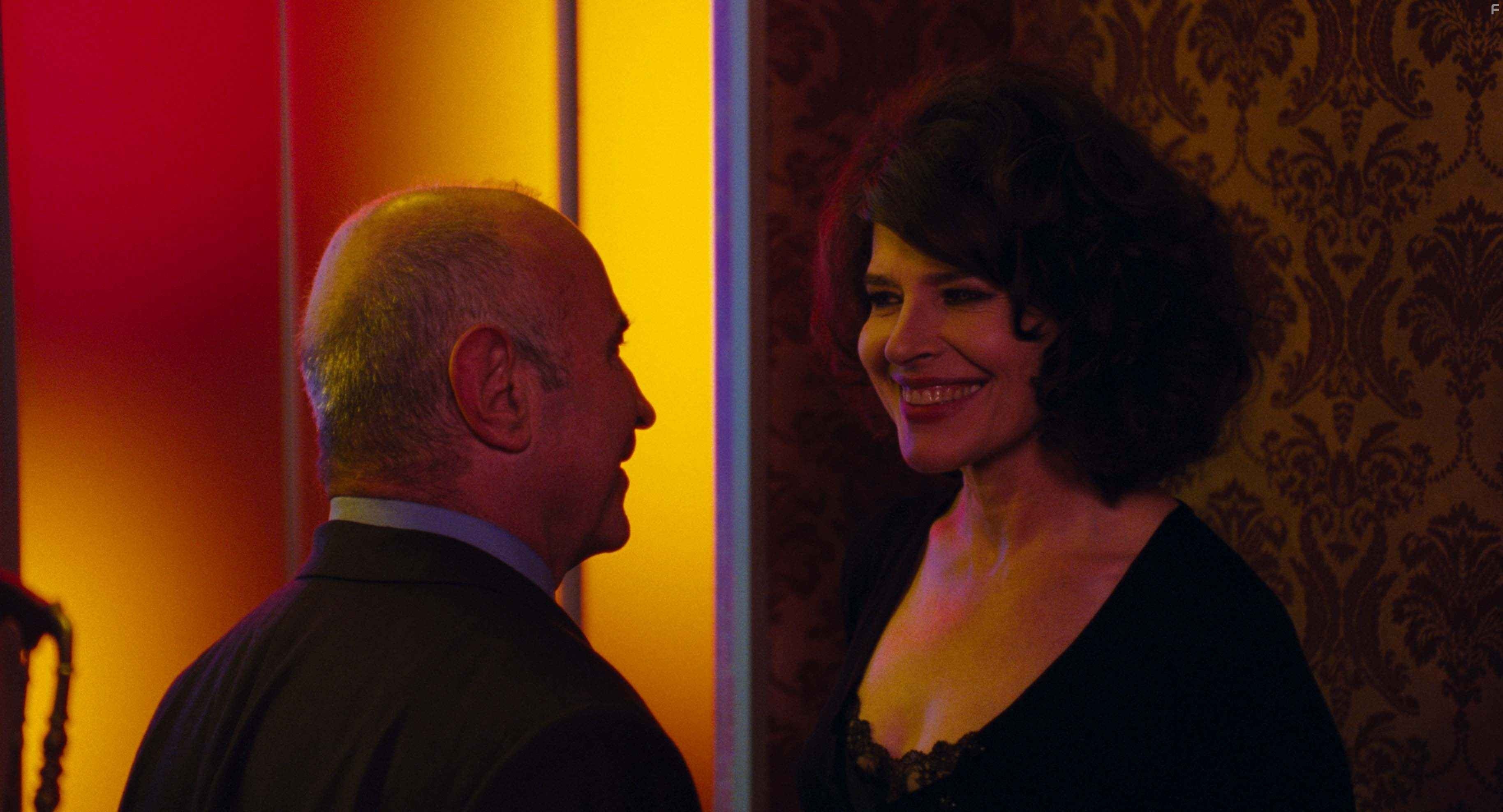 Fanny Ardant and Bob Hoskins in Париж, я люблю тебя (2006)