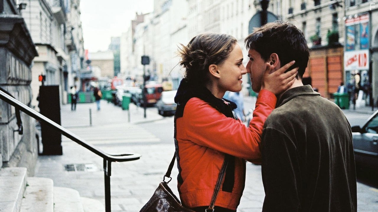 Natalie Portman and Melchior Derouet in Париж, я люблю тебя (2006)