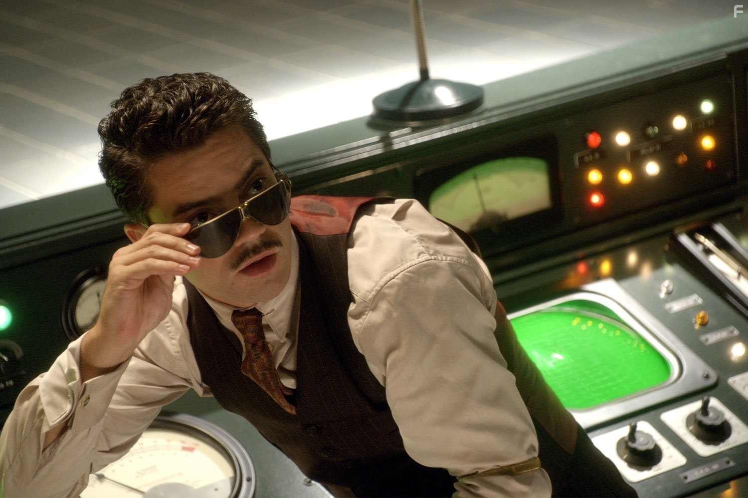 Dominic Cooper in Первый мститель (2011)