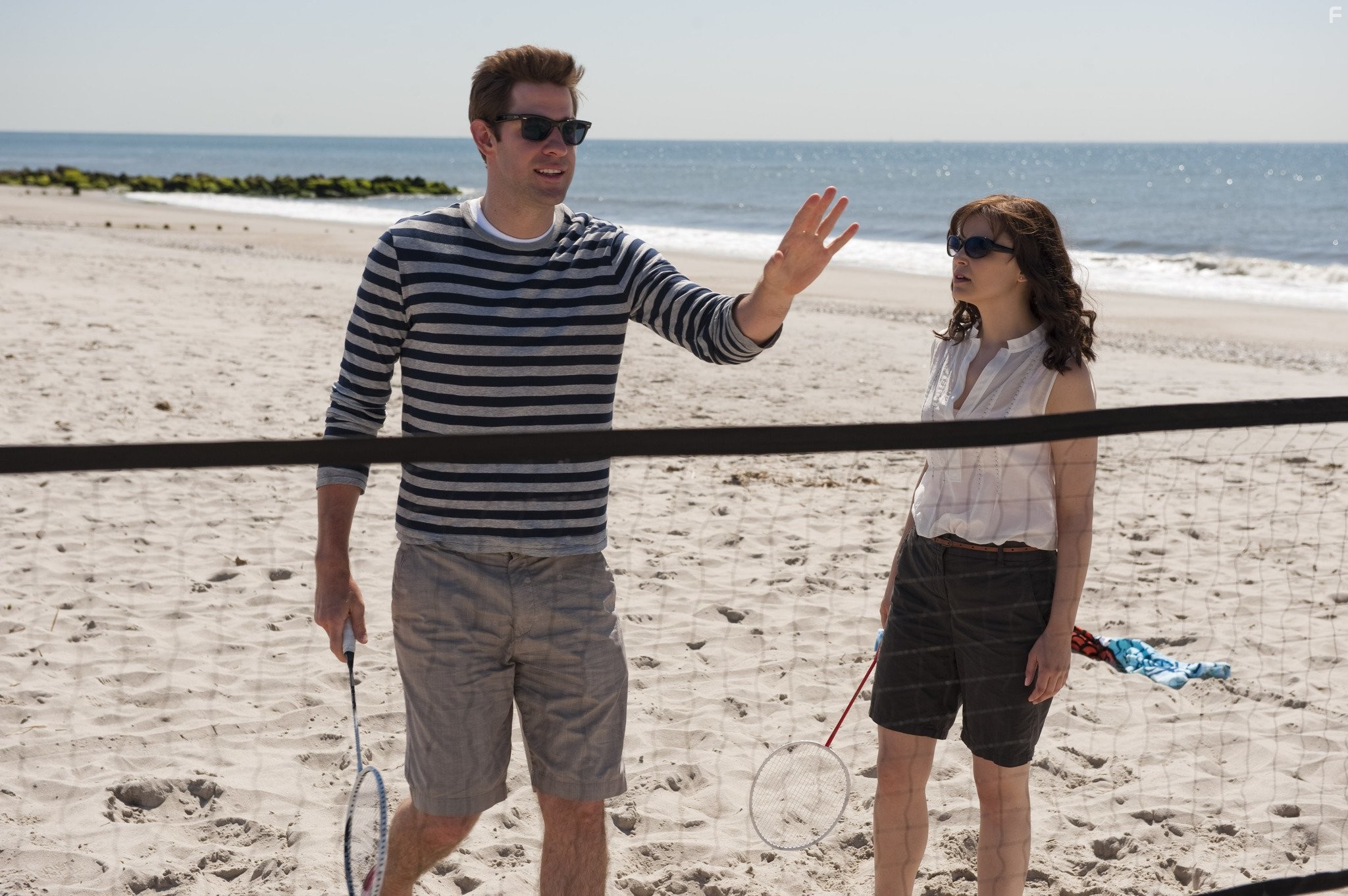 Ginnifer Goodwin and John Krasinski in Жених напрокат (2011)