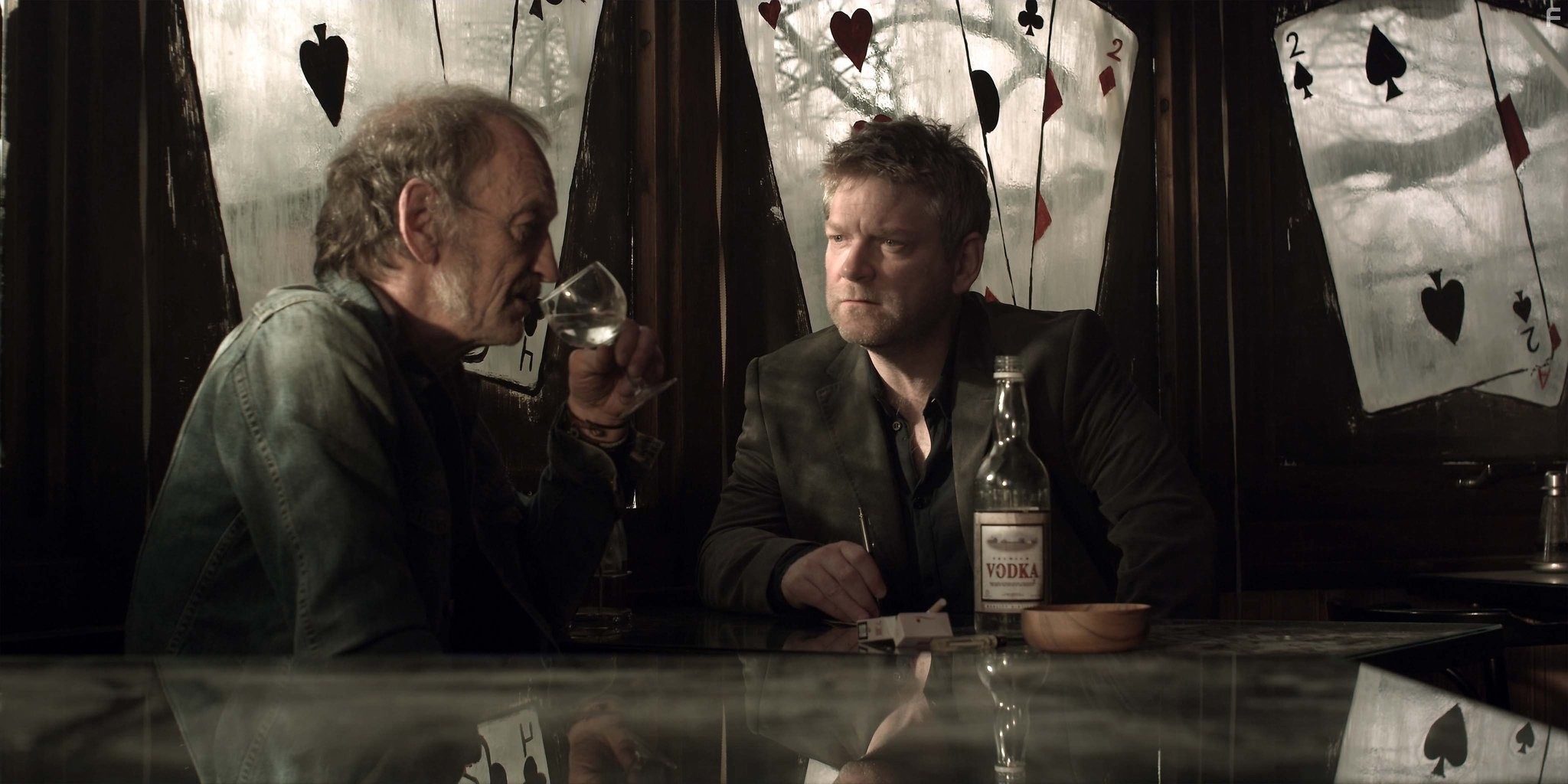 Kenneth Branagh and John McEnery in Валландер: Sidetracked (2008)