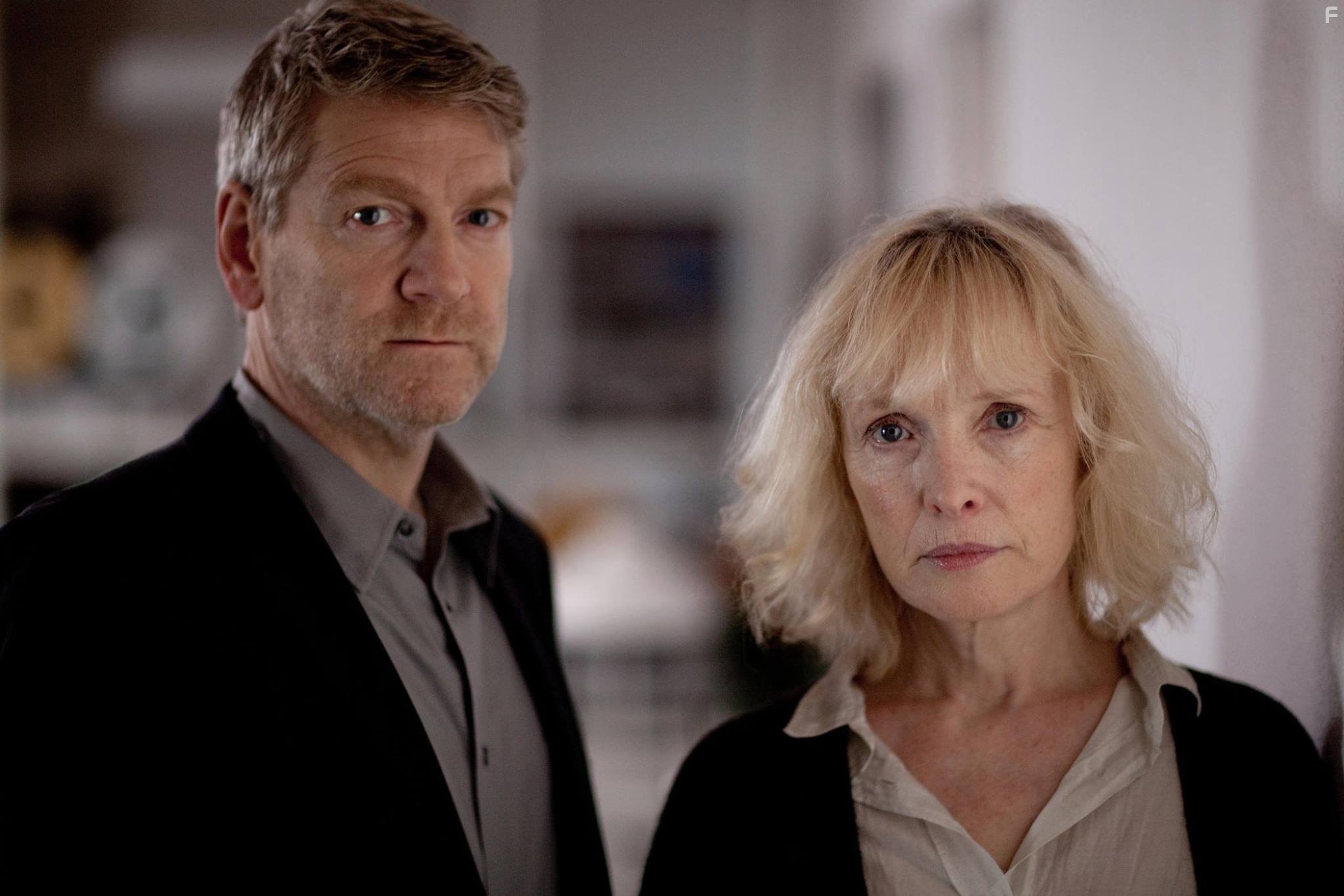 Kenneth Branagh and Lindsay Duncan in Валландер (2008)