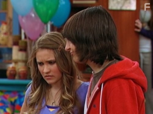 Emily Osment and Mitchel Musso in Ханна Монтана (2006)