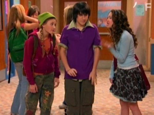 Emily Osment, Mitchel Musso, and Miley Cyrus in Ханна Монтана (2006)