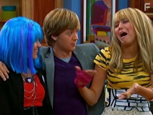 Emily Osment, Miley Cyrus, and Jason Earles in Ханна Монтана (2006)