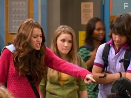 Emily Osment, Mitchel Musso, and Miley Cyrus in Ханна Монтана (2006)