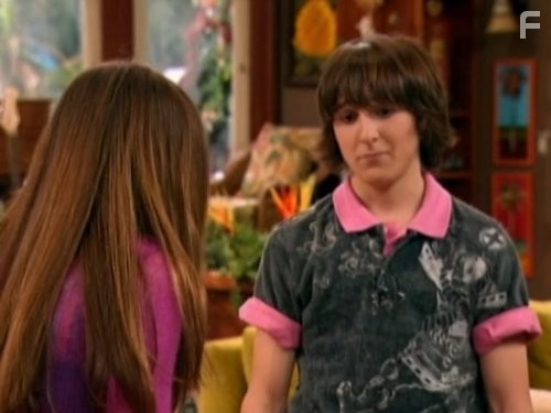 Mitchel Musso and Miley Cyrus in Ханна Монтана (2006)