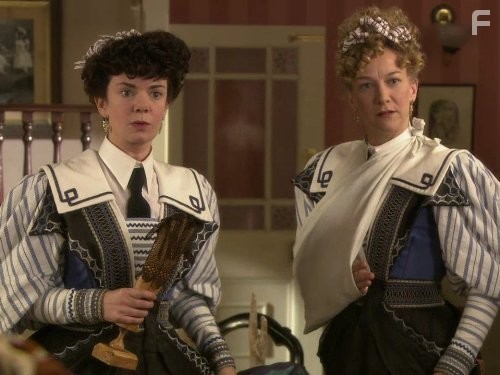 Victoria Hamilton and Matilda Ziegler in Чуть свет - в Кэндлфорд (2008)