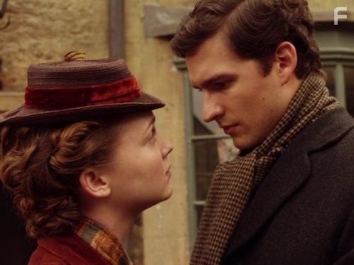 Olivia Hallinan and Ben Aldridge in Чуть свет - в Кэндлфорд (2008)