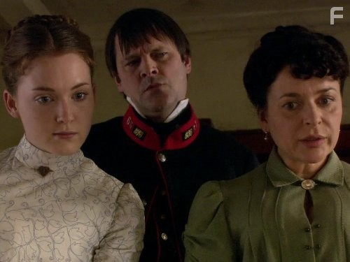 Olivia Hallinan, Mark Heap, and Julia Sawalha in Чуть свет - в Кэндлфорд (2008)
