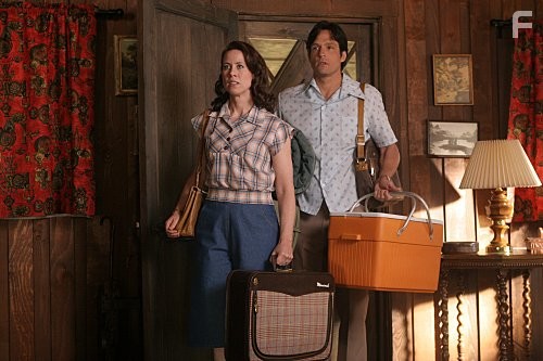 Josh Hopkins and Miriam Shor in Город свингеров (2008)