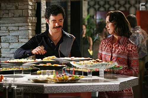 Miriam Shor and Rick D. Wasserman in Город свингеров (2008)