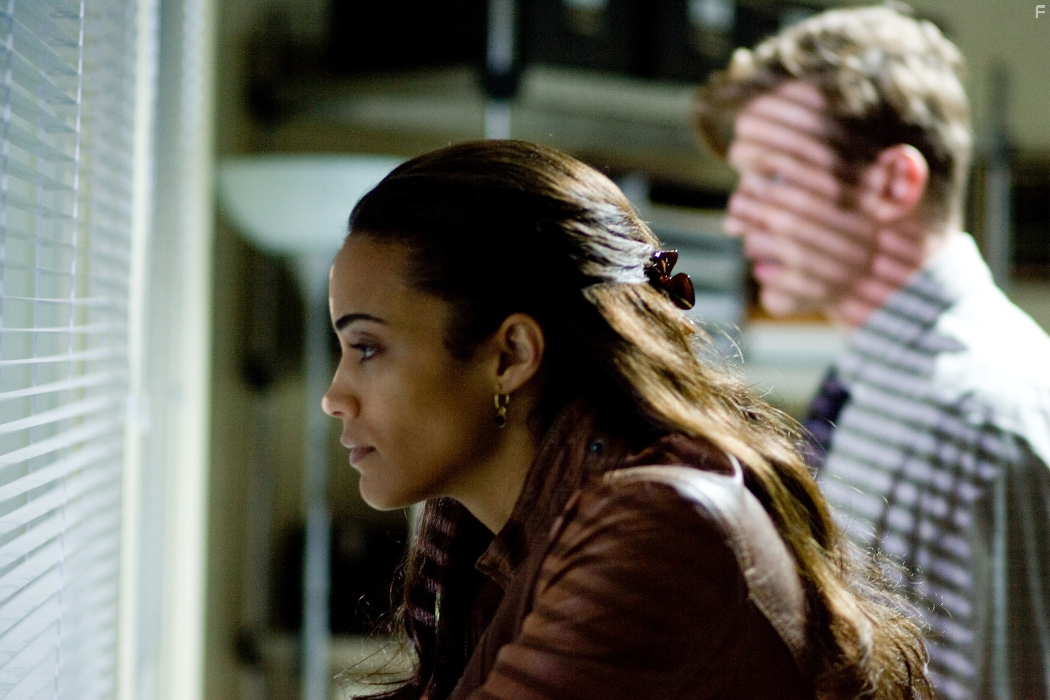 Jason Flemyng and Paula Patton in Зеркала (2008)