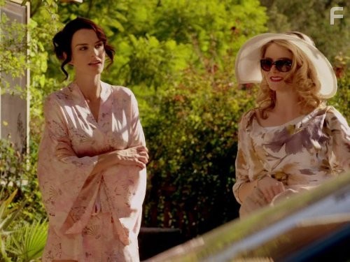 Ana Alexander and Jules Hartley in Femme Fatales (2011)