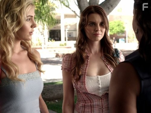 Madison Dylan in Femme Fatales (2011)