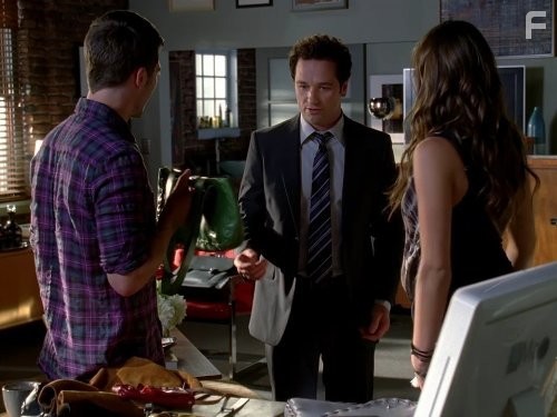 Matthew Rhys and Luke Macfarlane in Братья и сестры (2006)