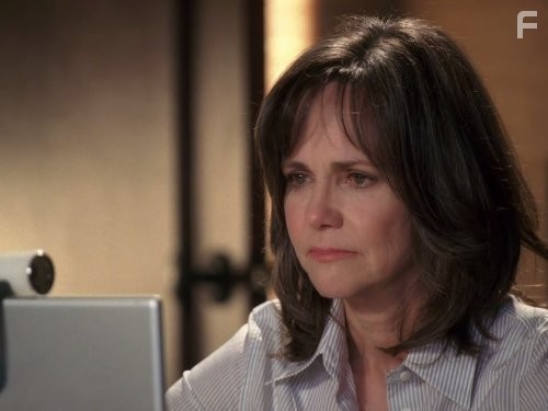 Sally Field in Братья и сестры (2006)