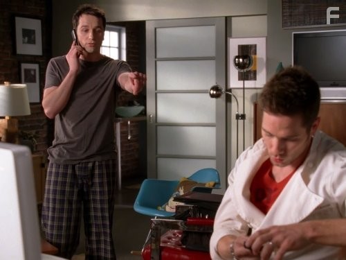 Matthew Rhys and Luke Macfarlane in Братья и сестры (2006)