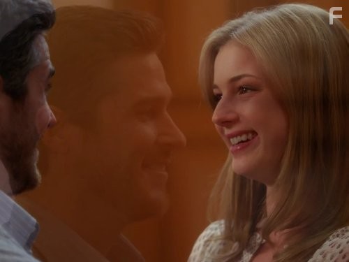 Emily VanCamp and Dave Annable in Братья и сестры (2006)