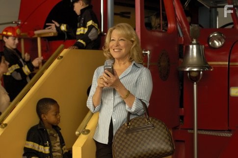 Bette Midler in Так она нашла меня (2007)