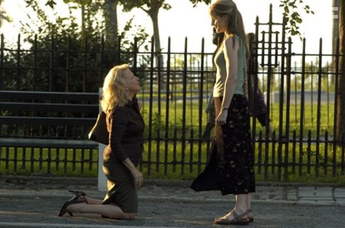 Helen Hunt and Bette Midler in Так она нашла меня (2007)