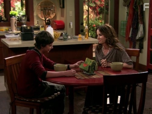 Paula Marshall and Ryan Malgarini in Холостяк Гари (2008)