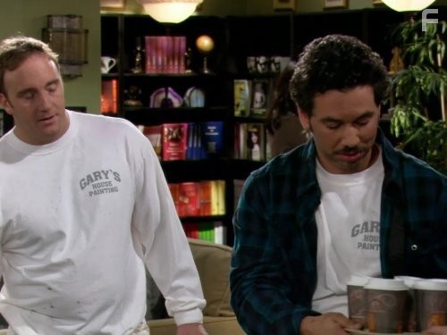 Jay Mohr and Al Madrigal in Холостяк Гари (2008)