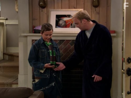 Jay Mohr and Ryan Malgarini in Холостяк Гари (2008)