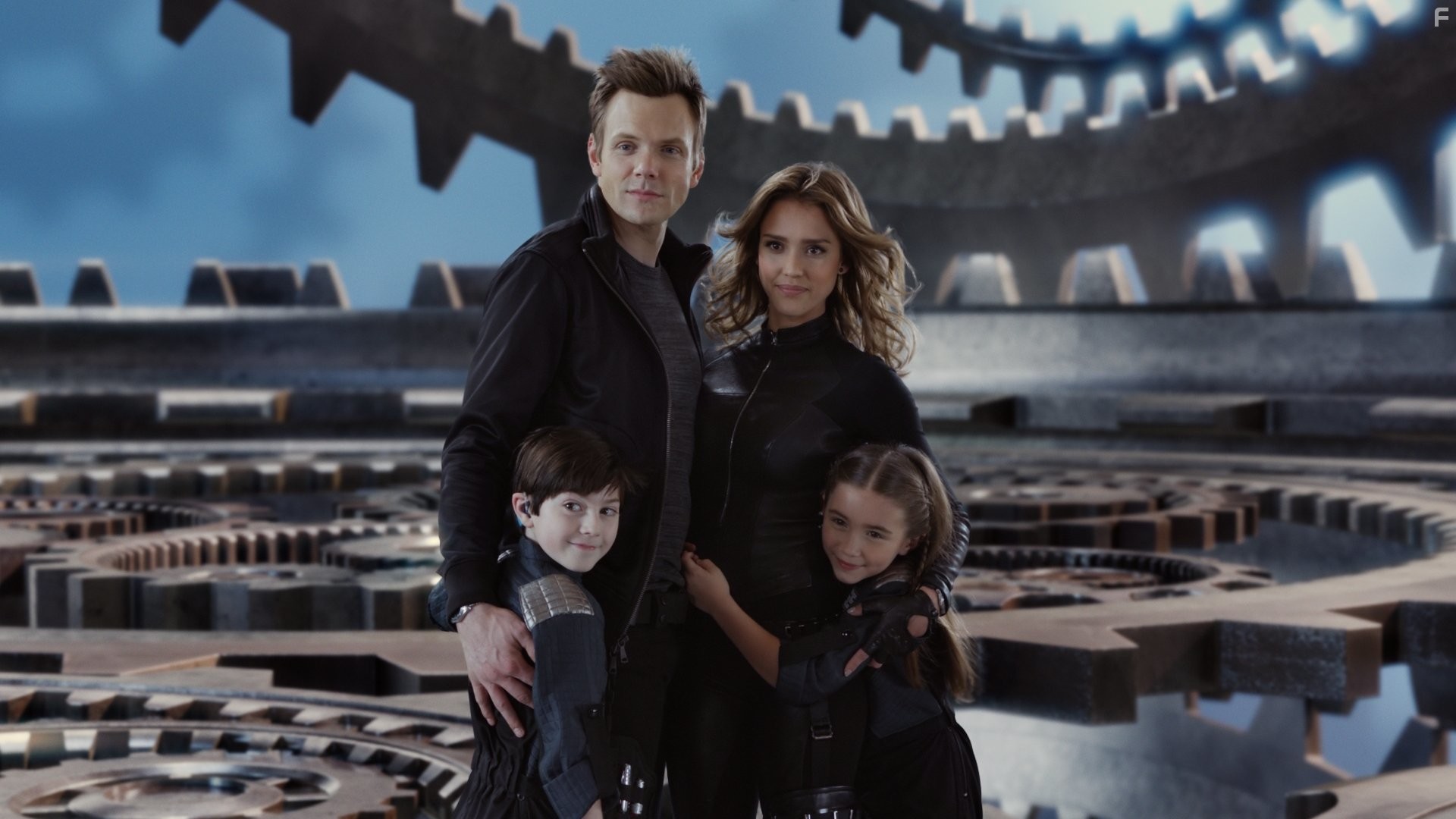 Jessica Alba, Joel McHale, Mason Cook, and Rowan Blanchard in Дети шпионов 4D (2011)