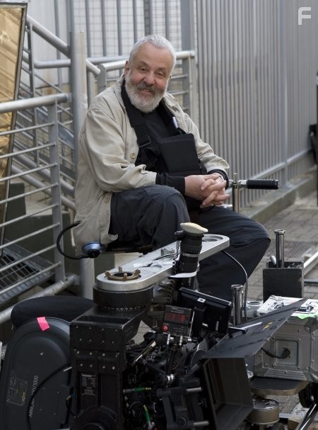 Mike Leigh in Беззаботная (2008)