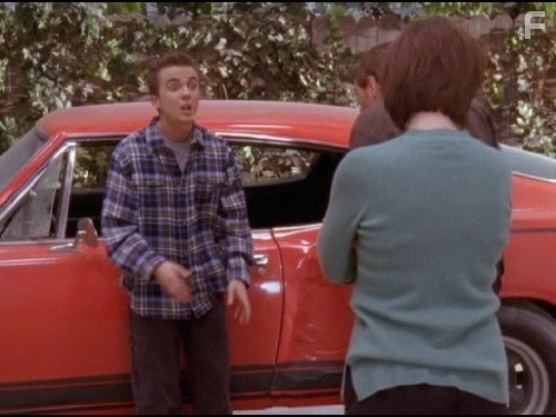 Frankie Muniz and Jane Kaczmarek in Малкольм в центре внимания (2000)