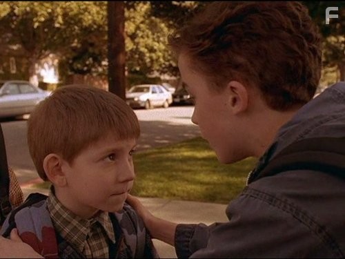 Frankie Muniz and Erik Per Sullivan in Малкольм в центре внимания (2000)