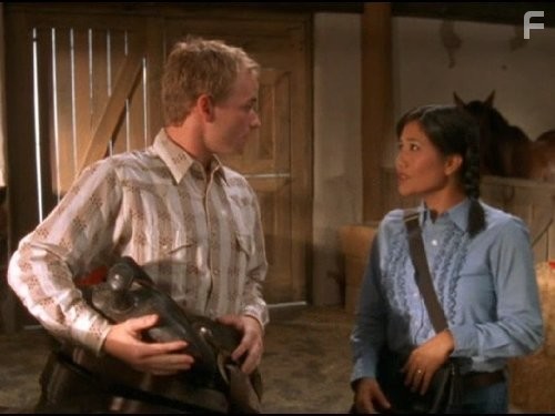 Christopher Masterson and Emy Coligado in Малкольм в центре внимания (2000)