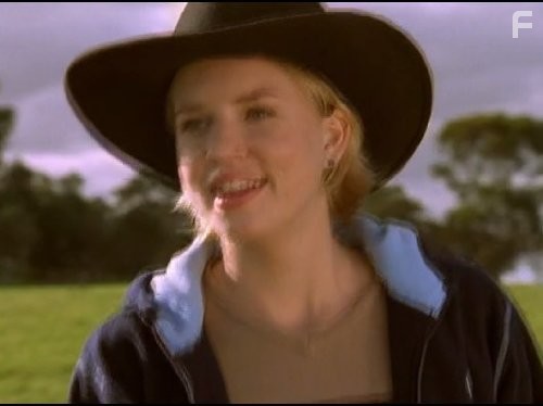 Jessica Napier in Дочери Маклеода (2001)