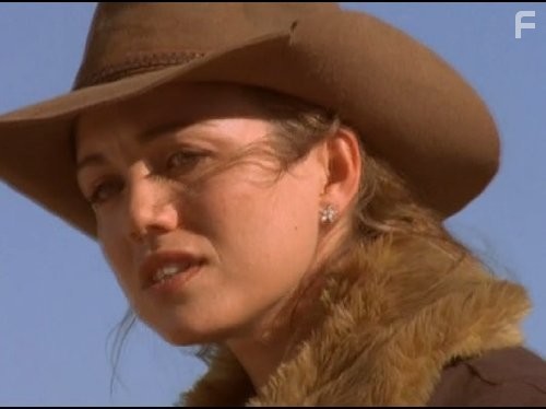 Bridie Carter in Дочери Маклеода (2001)