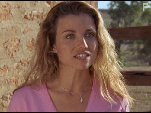 Bridie Carter in Дочери Маклеода (2001)