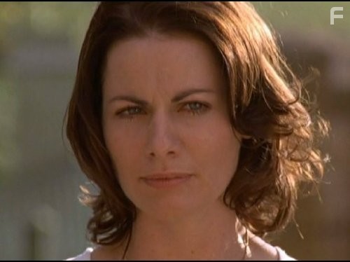 Lisa Chappell in Дочери Маклеода (2001)