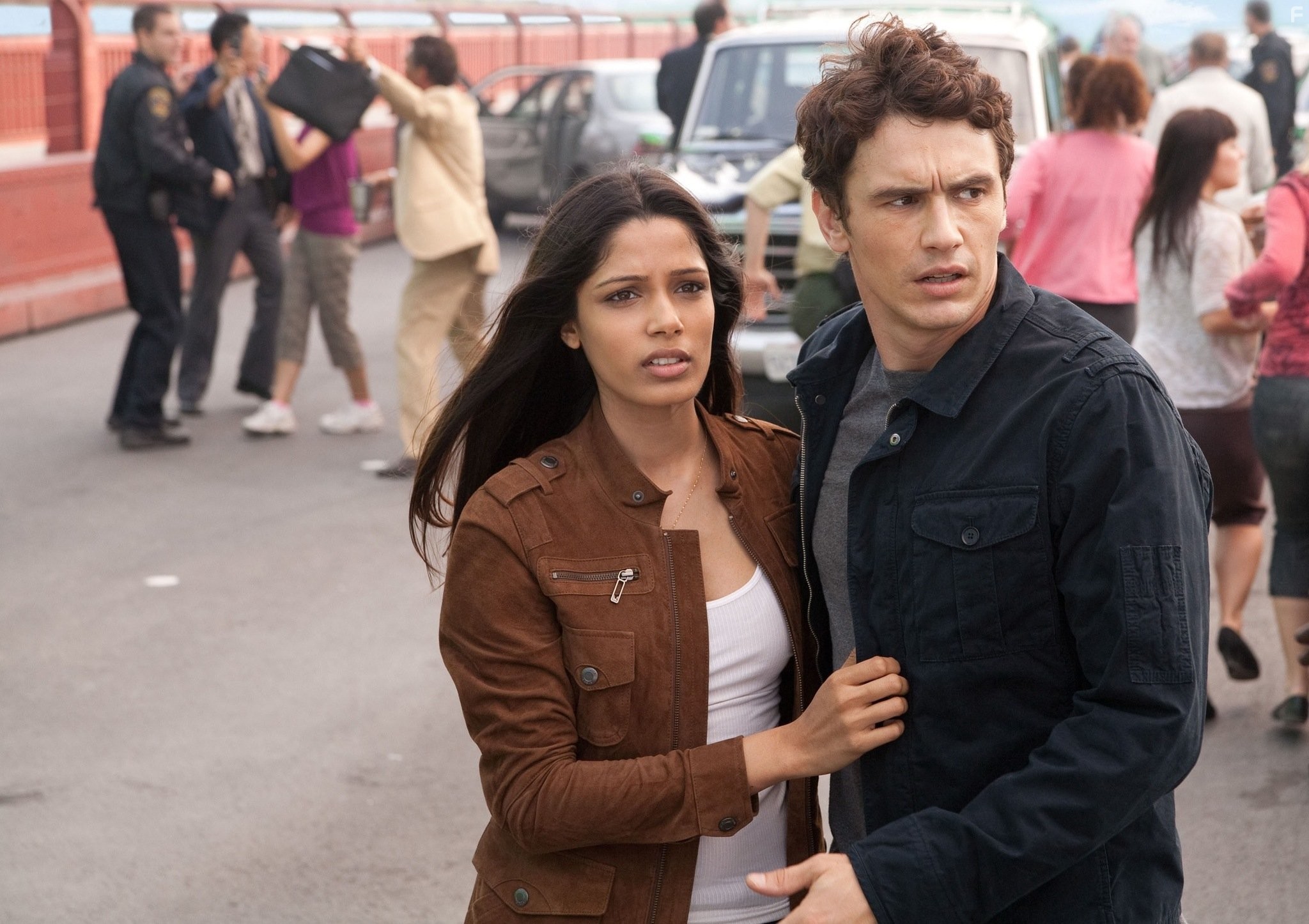 James Franco and Freida Pinto in Восстание планеты обезьян (2011)
