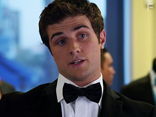 Beau Mirchoff in Неуклюжая (2011)
