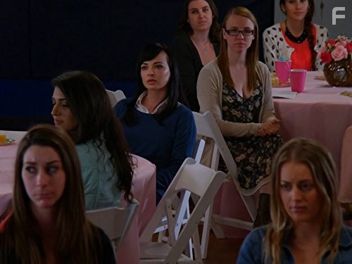 Ashley Rickards in Неуклюжая (2011)