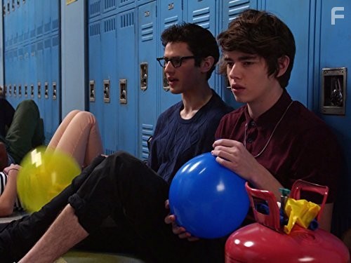 Неуклюжая (2011)