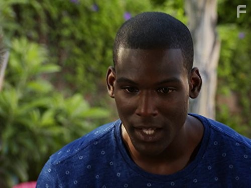 Kofi Siriboe in Неуклюжая (2011)