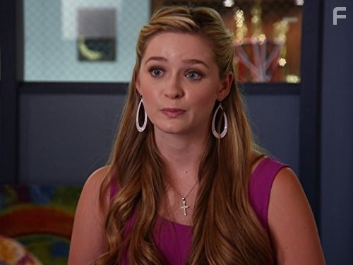 Greer Grammer in Неуклюжая (2011)