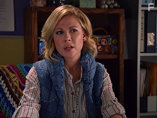 Desi Lydic in Неуклюжая (2011)