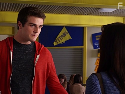 Beau Mirchoff in Неуклюжая (2011)